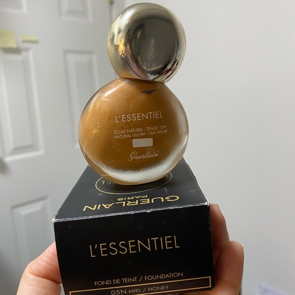 Charlotte Tilbury, YSL, Guerlain, Sisley foundations - Picture 4 of 8